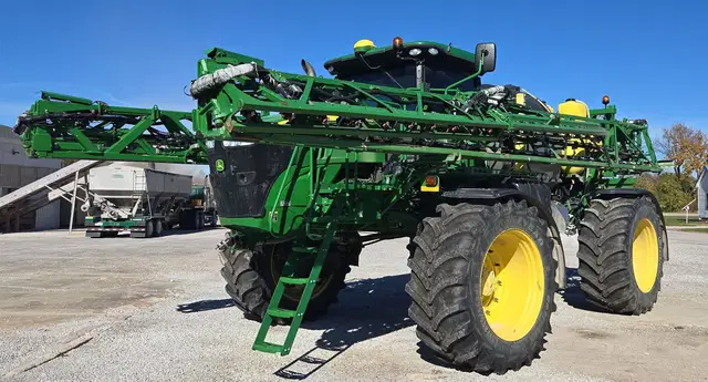 2016 John Deere R4045