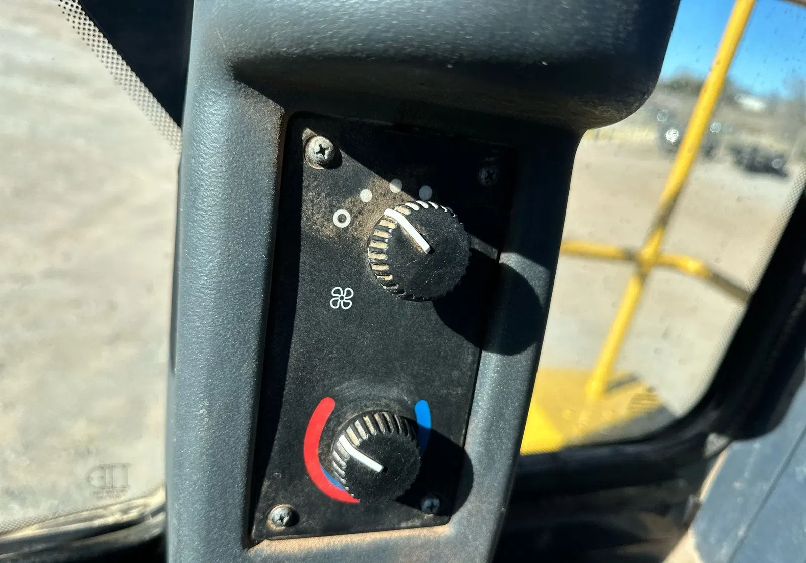 2012 John Deere 744K