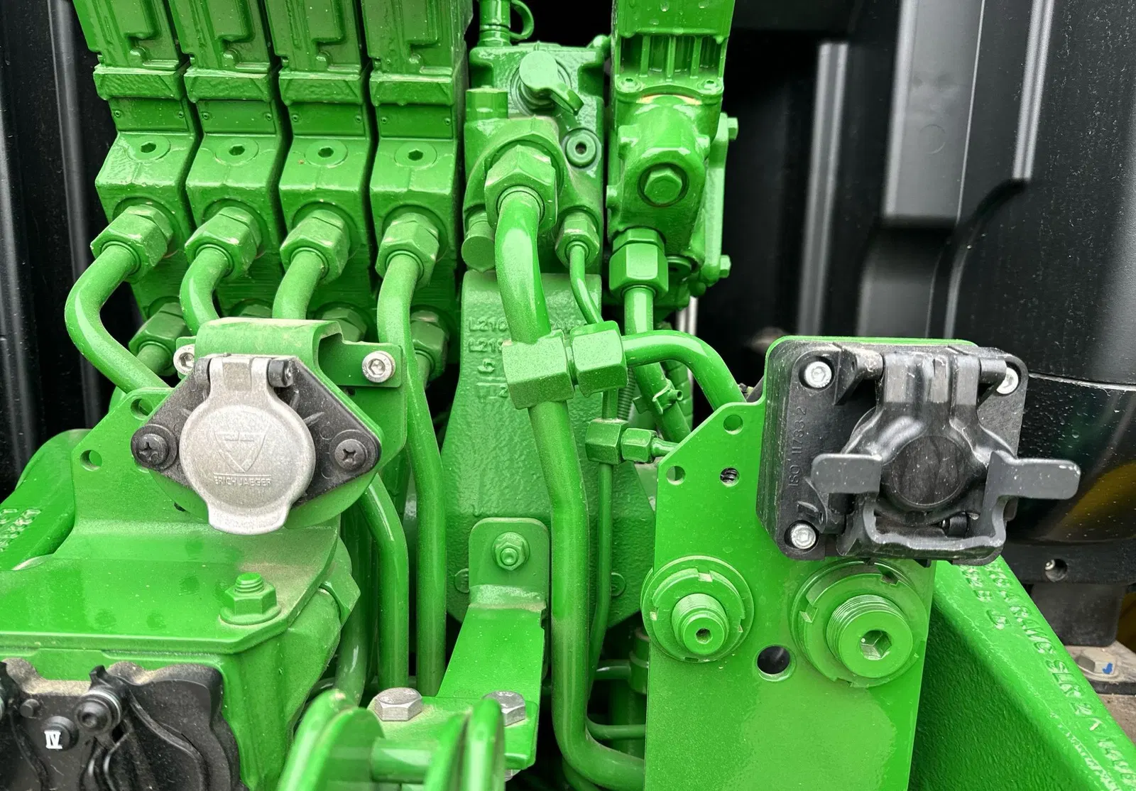 2022 John Deere 6R195