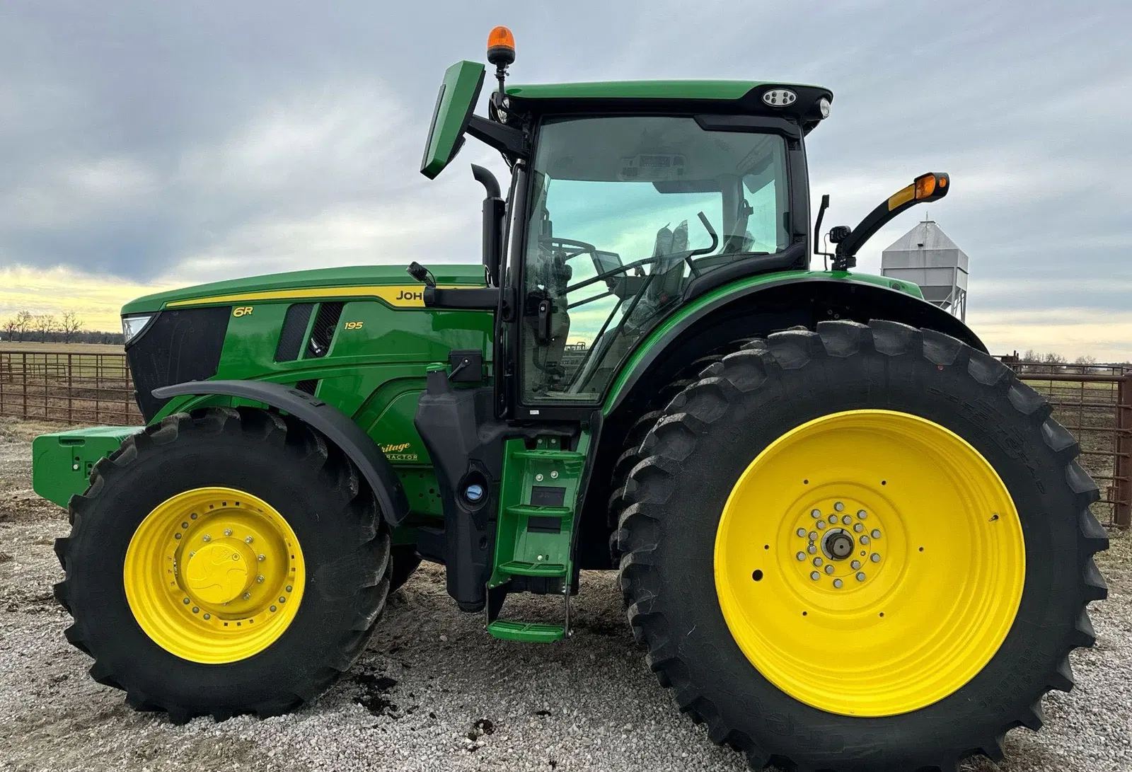 2022 John Deere 6R195